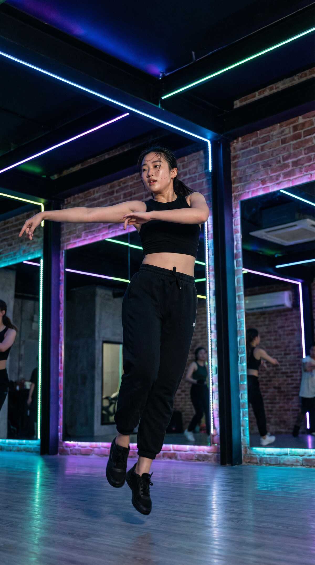 海角社区文化研究员周雅文